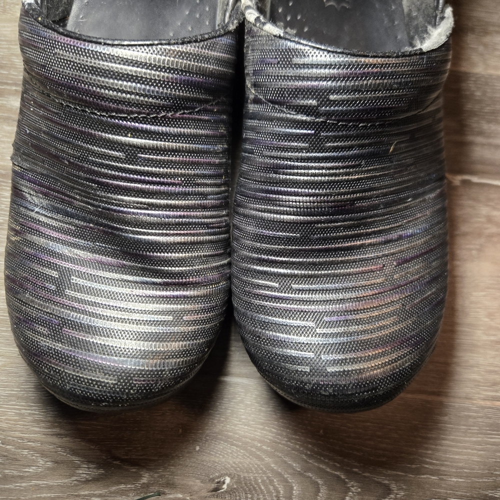 Dansko Clog Size 38 US 7.5/8 Metallic‎ Striped Nurse Shoe